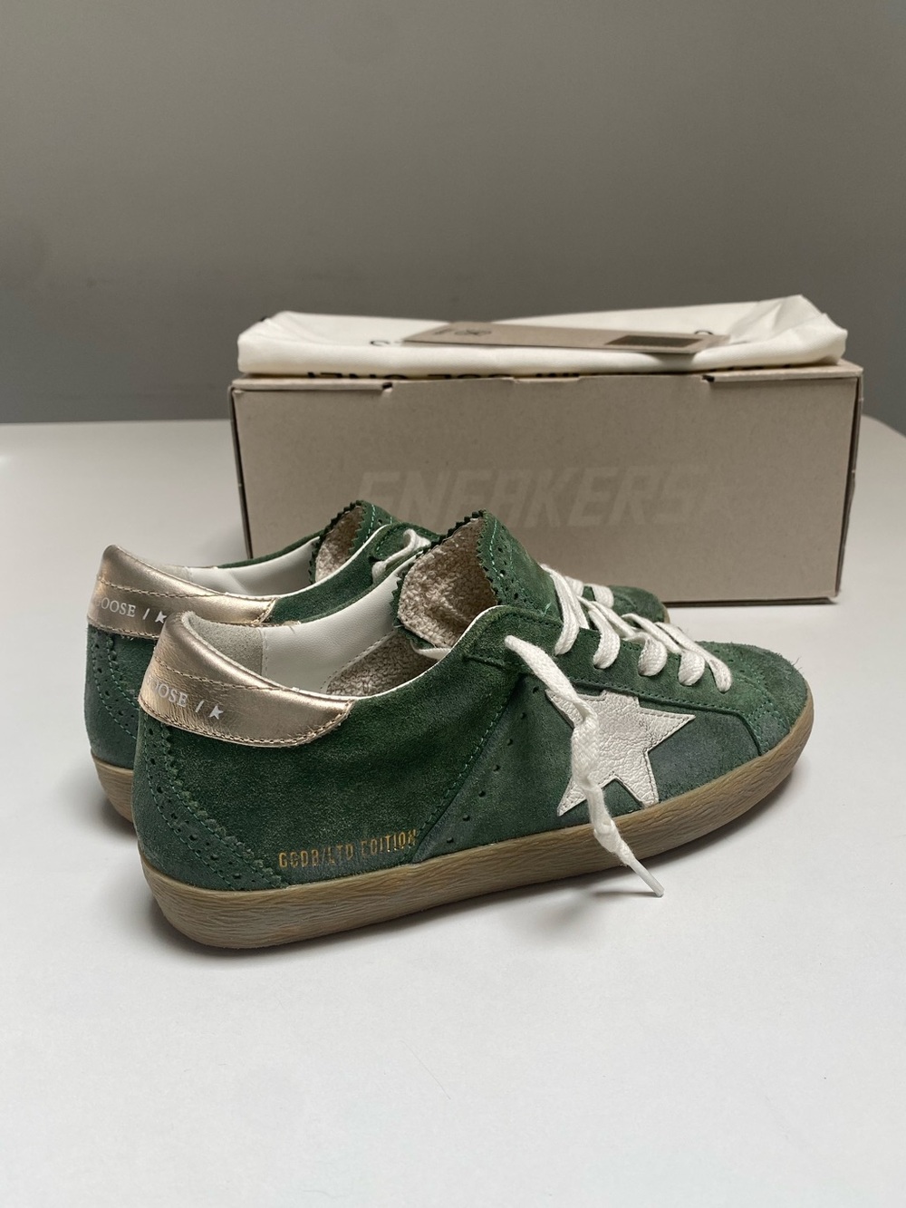 Golden Goose Superstar Sneaker Green Suede/White/Metallic Heel sz 35 New in Box - Picture 11 of 11
